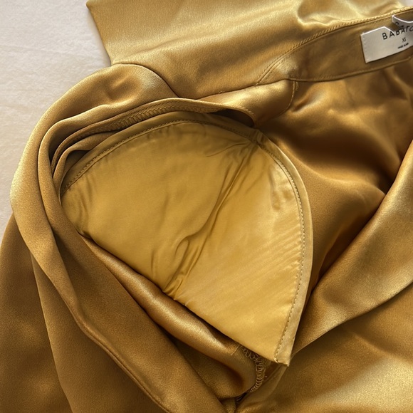 SOLD Babaton blouse gold shirt aritzia - Picture 4 of 5
